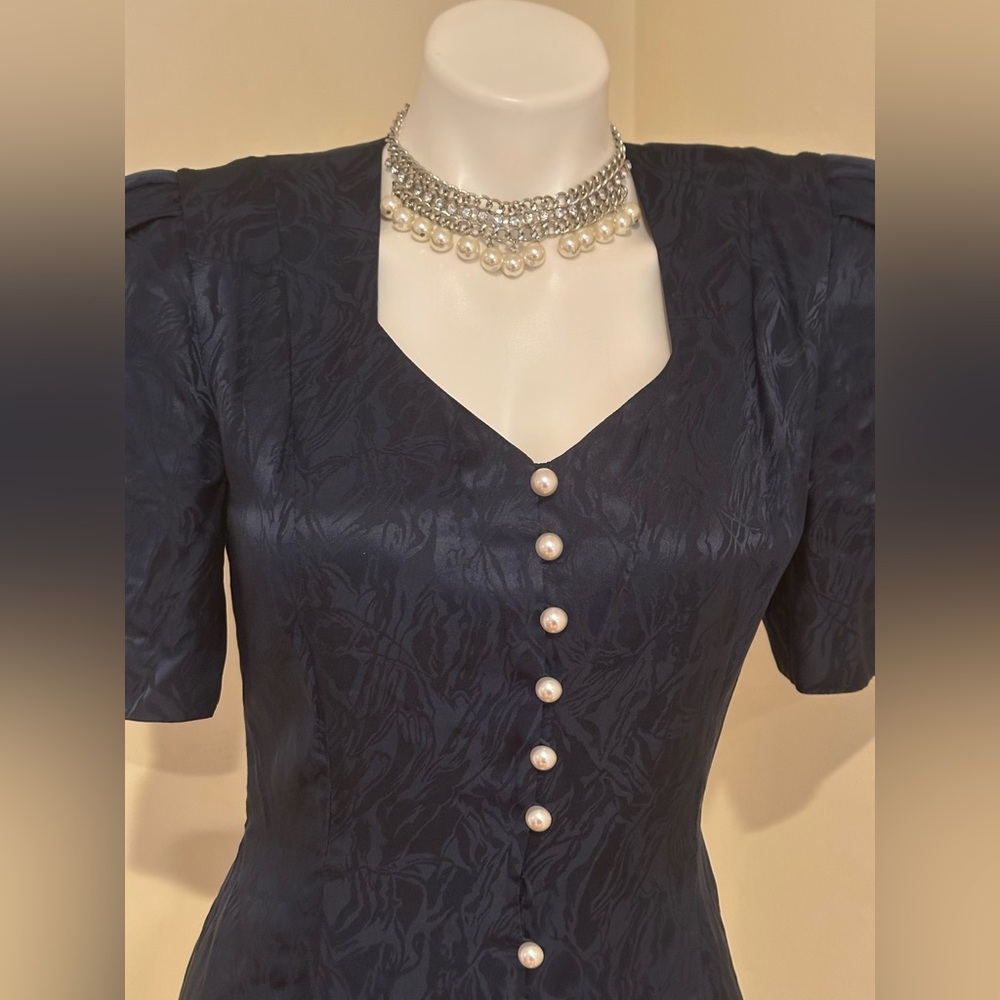 SILK STUDIO Vintage Satin Navy Shoulder pads 100% Silk Pearl Buttons Dress Sz 4 - Picture 5 of 16